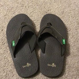 Like new Sanuk flip flops